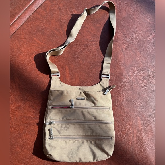 Baggallini Tan Messenger Bag - Picture 1 of 7